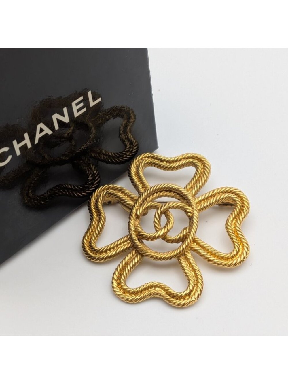 Chanel Brooch CC Logo Twisted Rope Sheer Clover Gold 28 Vintage